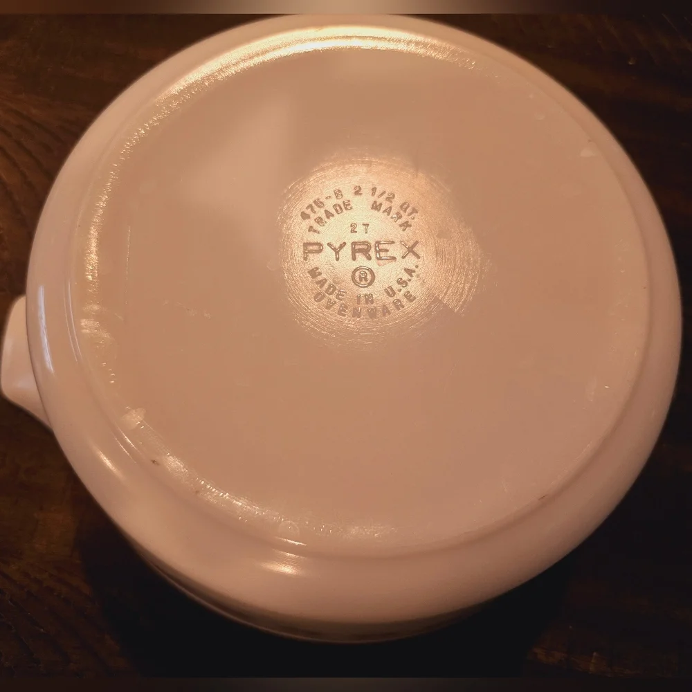 Vintage Pyrex Town and Country Casserole Dish #475-B 2 1/2. Qt